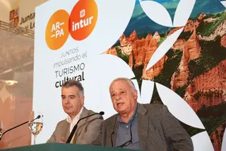 El consejero de Cultura, Turismo y Deporte, Gonzalo Santonja, realiza el balance de la Feria AR-PA Turismo Cultural Intur 2025. | Miriam Chacón / ICAL