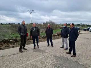 Replanteo de las obras en la carretera de Viñuela de Sayago