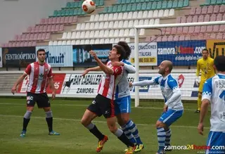 El Zamora perdona y acaba pidiendo la hora para empatar ante el Avilés (1-1)
