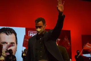 Pedro Sánchez se despide de los zamoranos tras acabar el mitin