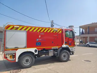 Dotación de bomberos en Perilla de Castro