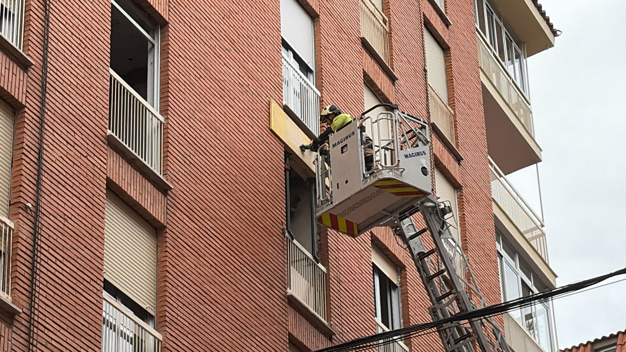 Los Bomberos Act&uacute;an En Un Edificio En San Torcuato Con Pianista Berdi&oacute;n