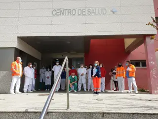 Los sanitarios de Sanabria salen a la calle en recuerdo de los compañeros que dieron su vida por los demás