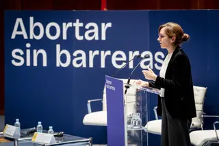 La ministra de Sanidad, Mónica García, interviene durante el acto ‘Abortar sin barreras: del reconocimiento del derecho a la garantía efectiva del acceso’. - A. Pérez Meca - Europa Press