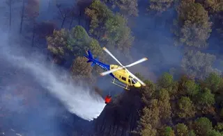 Helicóptero de extinción de incendios. Archivo