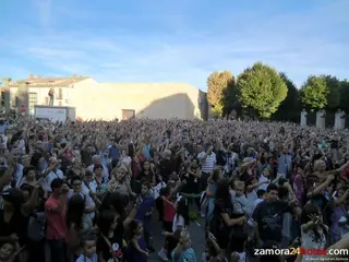 2.183 personas establecen en Zamora el Récord Guinness Mundial de aparición de varitas mágicas