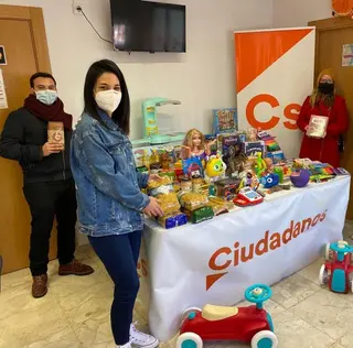 Jovenes Ciudadanos recoge alimentos