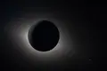 La Luna eclipsa totalmente el Sol en una imagen captada por la nave espacial Orion durante la misión Artemis II, a 6 de abril de 2026. EP