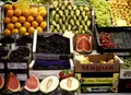 Naranjas, peras, limones, uvas, sandías, melones, fresas y cerezas en un mercado. Eduardo Parra Europa Press Archivo