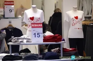 El comercio inicia las rebajas con optimismo y descuentos de hasta el 70%