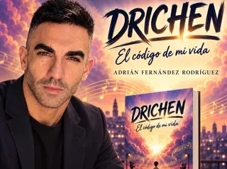 Adrián Fernández 'Drichen' con su nuevo libro