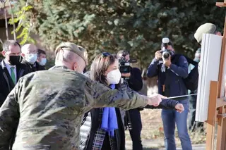 Visita de la ministra de Defensa al campamento militar de Montelarreina