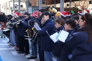 Zamora vive un pasacalles repleto de espíritu navideño | Alejandro Sardón