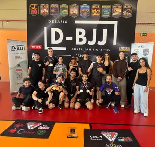 Miembros del Ambar Team Benavente luciendo sus medallas