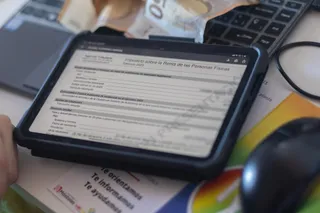 Vista de la declaración de la renta en una tablet Eduardo Parra Europa Press Archivo