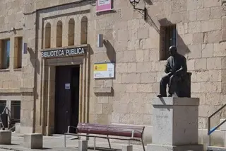 Fachada de la Biblioteca Pública de Zamora