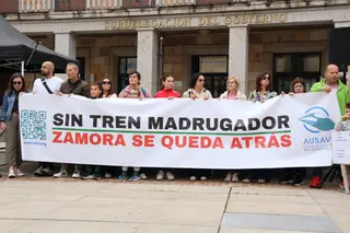 Concentración por el tren madrugador en Zamora
