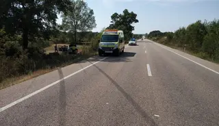 Ambulancia y Guardia Civil. Archivo