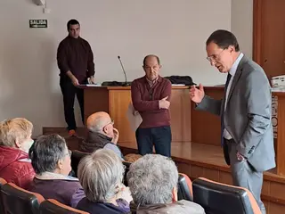 El subdelegado Ángel Blanco visita Coreses, el pasado noviembre, dentro del servicio La Administración cerca de ti