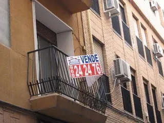 Cartel de una vivienda en venta. EP