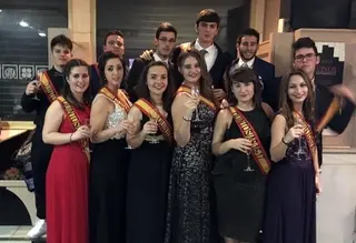 Villaralbo cierra el año bailando con la quintada del 98