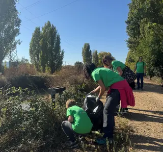 2025 10 18. Voluntariado Iberdrola, recogida de residuos en el Canal del Duero