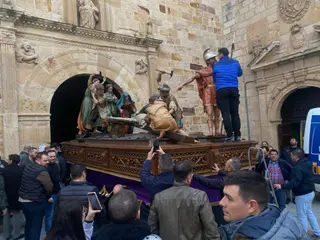 Traslado de pasos a la carpa de la Plaza Claudio Moyano. Foto: María Lorenzo