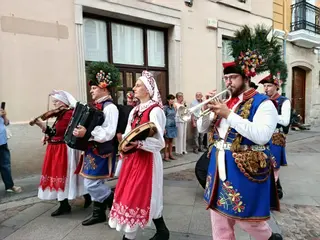 Desfile de los ‘Pueblos del Mundo’ enmarcado en el FIFZAMORA | S.R. 