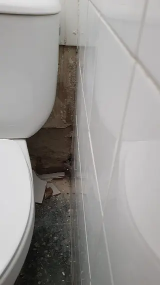 Desperfectos en las Escuelas de Pinilla (1)