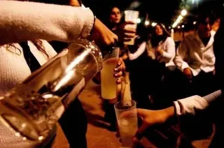Alcohol, fiesta, jóvenes, botellón. Archivo. EP