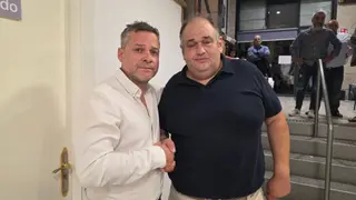 Leal y Calvo se saludan tras el recuento de votos