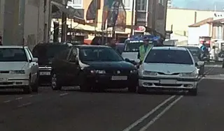 Un choque sin heridos en el barrio de Pinilla genera retenciones del tráfico rodado