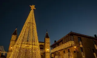 Luces navideñas en Puebla de Sanabria. Foto: Benaventedigital