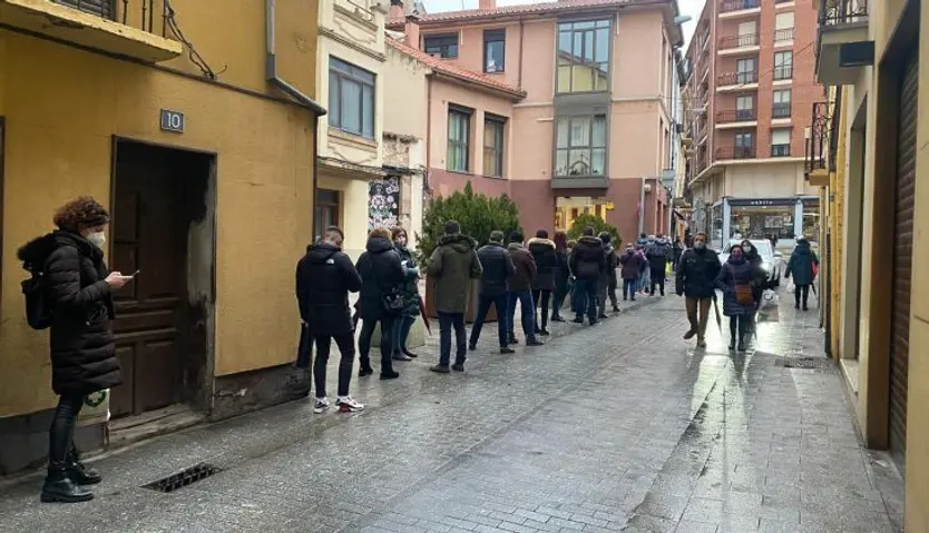 Imagen de las colas en la tarde de este miércoles