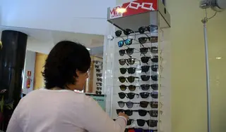 Ópticos-optometristas de Zamora insisten en la importancia de conocer los filtros de las gafas de sol