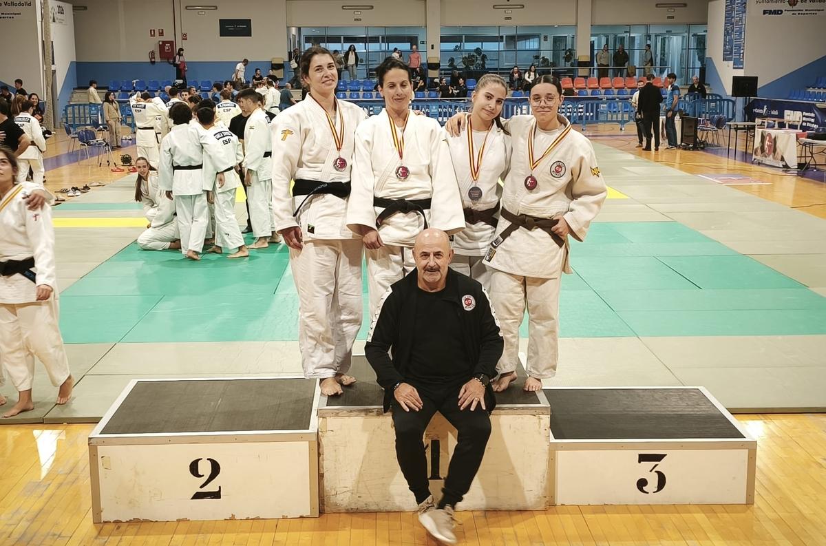 Photo: zamora24horas.com Zamora judokas win four medals at senior regional championship
