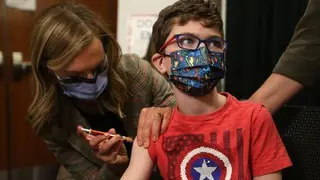 Vacunación de un menor en Canadá. Europapress