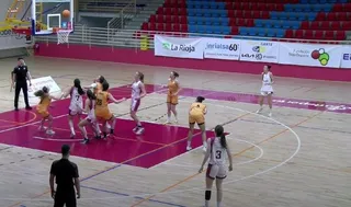 Instante del encuentro entre el Bosonit Unibasket y el CD Zamarat