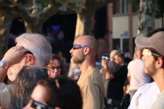 Personas Viendo El Eclipse En Benavente280