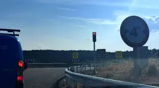 El semáforo del puente de la Estrella vuelve a estar operativo
