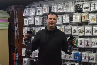 David Genicio con los calcetines de la Semana Santa que han triunfado este 2022