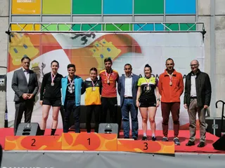 Pódium de la carrera de Salamanca con el fondista Miguel Rubio Vizcaíno como ganador. Vino Toro Caja Rural.
