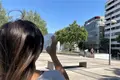 Varias personas se refrescan en la Plaza de la Marina mientras el termómetro marca los 39 grados Foto: M.L