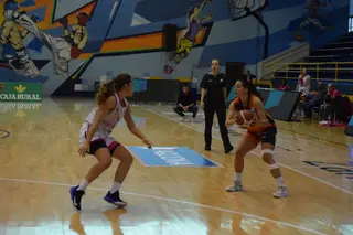 Isa Latorre dirige un ataque del Zamarat