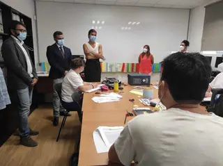 Clara San Damián visita a los alumnos del Programa Mixto de Formación y Empleo de la Fundación Intras en Coreses