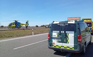 Accidente en a Autovía A 6. Guardia Civil, ambulancia y helicóptero