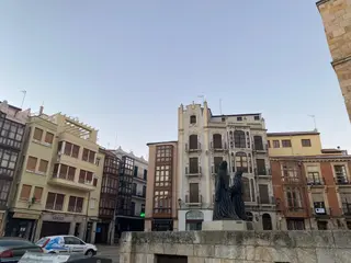 El Merlú en la Plaza Mayor en una jornada con tiempo despejado
