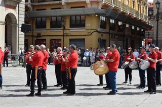 El color y la fe llenan las calles de Zamora con la celebración del Corpus Christi (1)