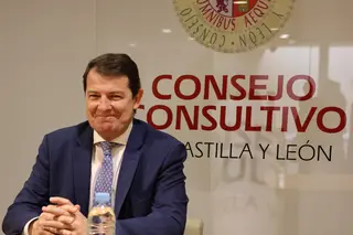 Visita de Mañueco al Consejo Consultivo (14)