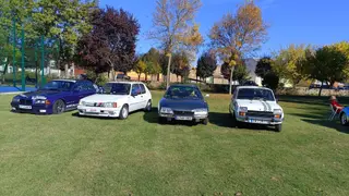 Santa Croya de Tera reúne a los amantes de los coches clásicos en su primera concentración